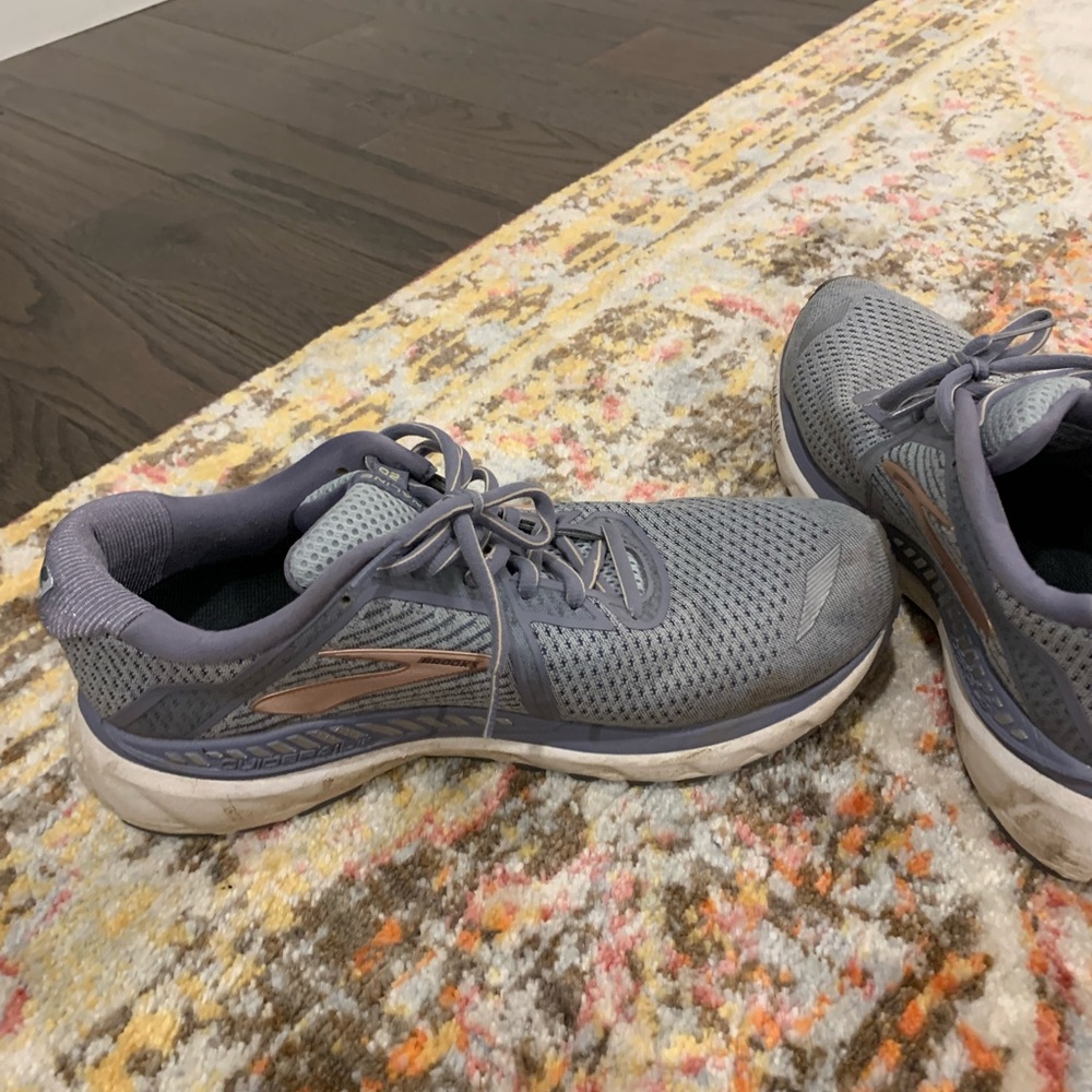 Brook’s Adrenaline 20 size 10.5 purple sneakers